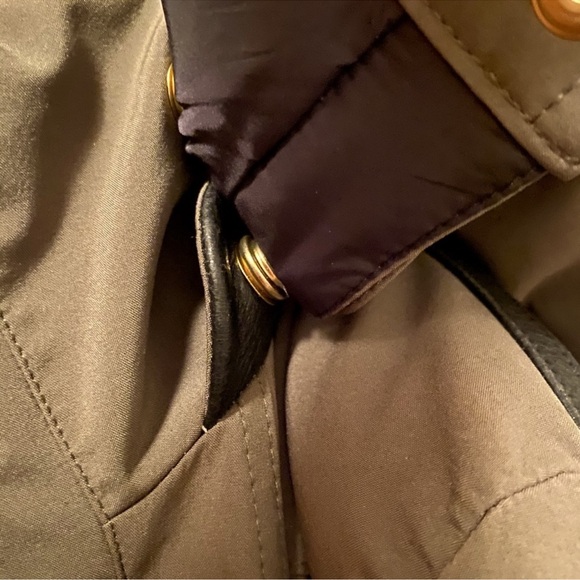 CMFR Women’s Down Parka with Coyote Fur Trim – Size XS
Rated for -30°C - Picture 12 of 16